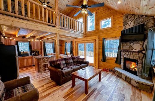 Twin Mountain Casa | 65PT New Log Cabin in Private