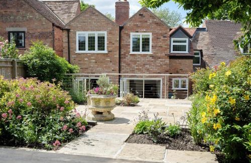 Warwick Casa | 67 Bridge End