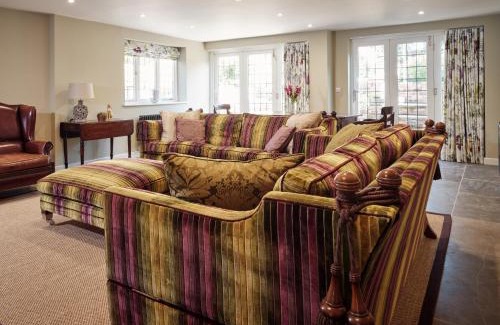Warwick Casa | 67 Bridge End