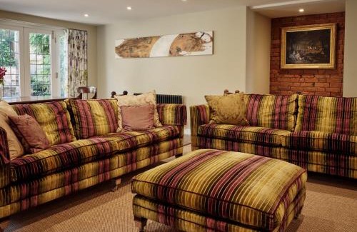 Warwick Casa | 67 Bridge End