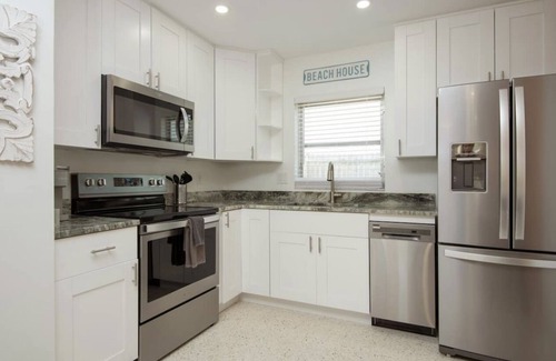 Safety Harbor Cabaña | 6A New! Renovated 1/1 at Coastal Cottages!