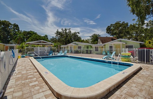 Safety Harbor Cabaña | 6A New! Renovated 1/1 at Coastal Cottages!