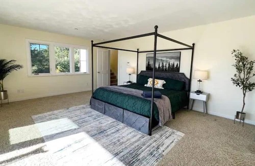 San Anselmo Casa | 6BD/3.5BA Hilltop Haven| Hot Tub+Billiards+Views!