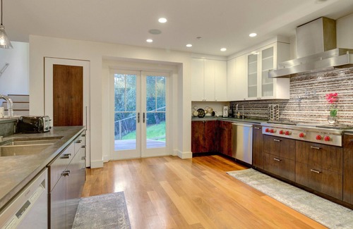 San Anselmo Casa | 6BD/3.5BA Hilltop Haven -> Hot Tub+Billiards+Views!