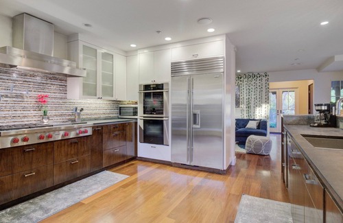 San Anselmo Casa | 6BD/3.5BA Hilltop Haven -> Hot Tub+Billiards+Views!