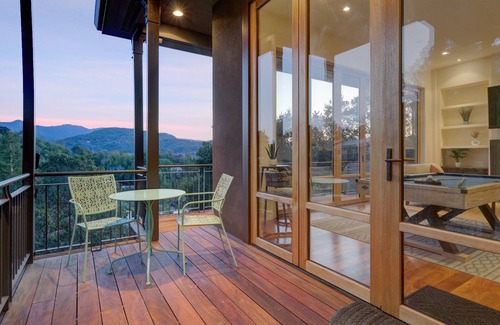 San Anselmo Casa | 6BD/3.5BA Hilltop Haven -> Hot Tub+Billiards+Views!