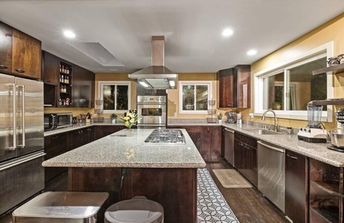 Sleepy Hollow Casa | 6BD/4BA Villa | Saltwater Pool + BBQ + Pool Table
