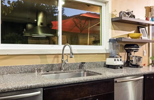 Sleepy Hollow Casa | 6BD/4BA Villa | Saltwater Pool + BBQ + Pool Table