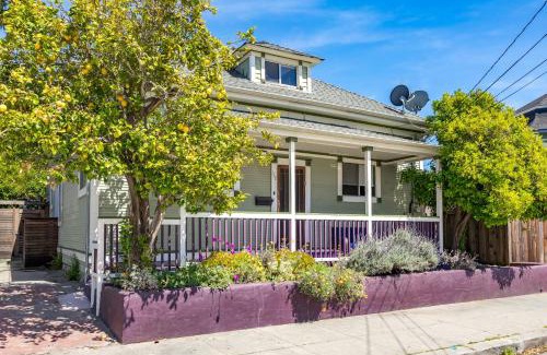 Westside Santa Cruz Casa | 6BD Downtown House Walk to Beach Boardwalk