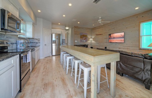 Flour Bluff Casa | 6BDR, Balcony w/ Bay View, Shared Pool + Boat Dock | Keeper Red by AvantStay
