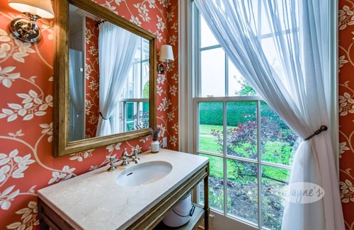 Clearview Otro | 6Bed, 4Bath estate with breathtaking views, sports court, pool area and more!