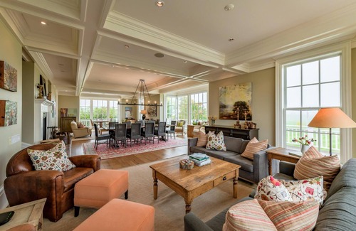 Clearview Otro | 6Bed, 4Bath estate with breathtaking views, sports court, pool area and more!