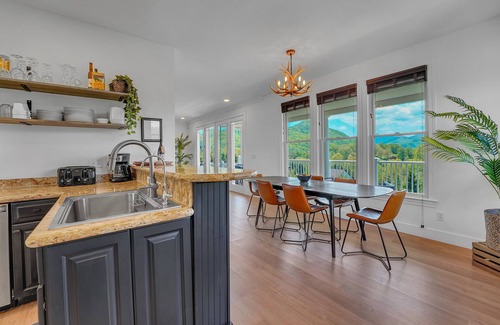Leicester Casa | 6BR/4.5BR Retreat: Views, Pool, HotTub, Sauna & Game-room