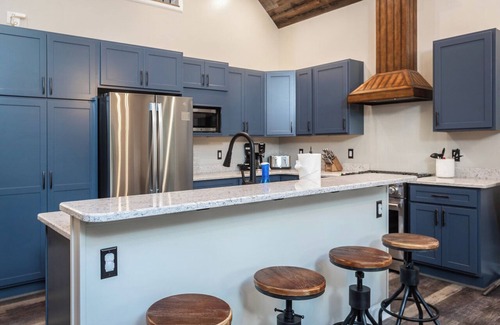 Massanutten Casa | 6BR ¦ 5 King Beds ¦ Bunk Room with 2 Bunks ¦ 8 Bathrooms ¦ Platinum Pool Pass!