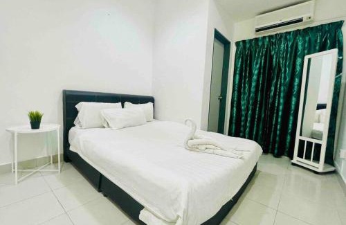 Kampung Paya Casa | 6BR Corner 3-storey House WIFI, Netflix, Aircond