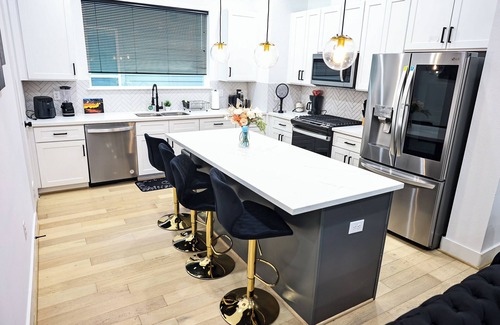South Central Houston Villa | 6BR Funhouse w/Court, Pool Table Dining & TV in Every Bedroom