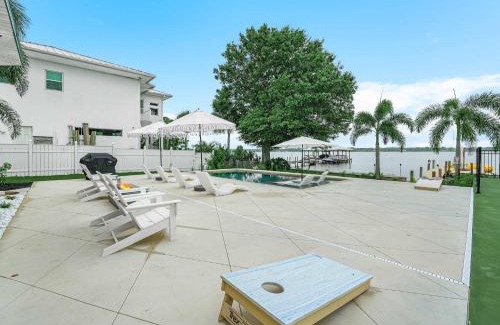 Sebring Casa | 6BR Lakefront Home w Pool Pickleball More