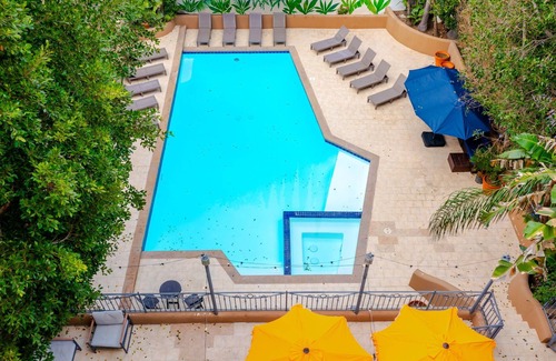 Sherman Oaks Villa | 6BR/Music Studio/Pool/Spa/Games/Sauna