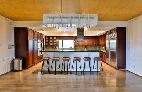 Sherman Oaks Villa | 6BR/Music Studio/Pool/Spa/Games/Sauna
