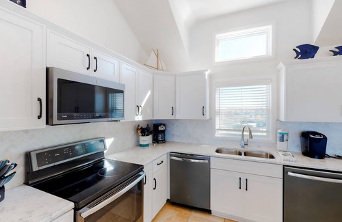 Ocean Hill Casa | 6BR Oceanside | Pool | Hot Tub | Balcony | Tennis