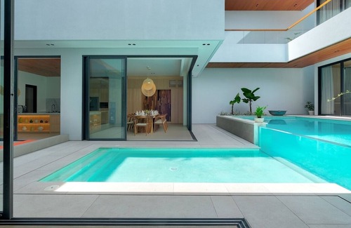 Jimbaran Bay Villa | 6BR Villa, Just a short walk from Kedonganan Beach