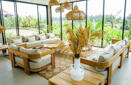 Singakerta Villa | 6BR Villa Manoe Pais Luxury in the Ricefield