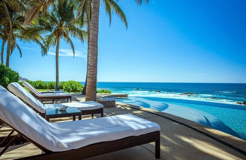 San Jose del Cabo Villa | 6BR Villa on Swimmable Beach!
