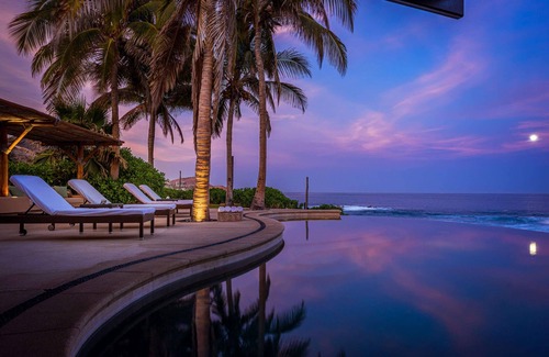 San Jose del Cabo Villa | 6BR Villa on Swimmable Beach!