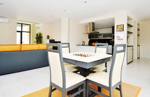 Armacao de Pera Villa | 6BR w/ Heatable Pool, Jacuzzi & Games Room