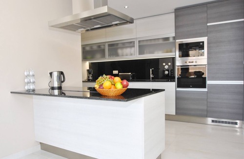 Armacao de Pera Villa | 6BR w/ Heatable Pool, Jacuzzi & Games Room