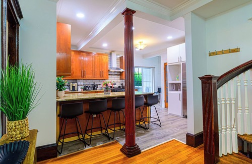 St. Marks Apartamento | 6BR3BA w Parking Near T I Foosball & Family Space
