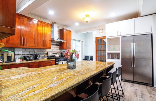 St. Marks Apartamento | 6BR3BA w Parking Near T I Foosball & Family Space