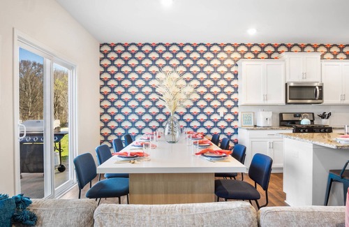 Charlotte Casa | 6min to UNCC: Spacious 5bd with Games Backyard