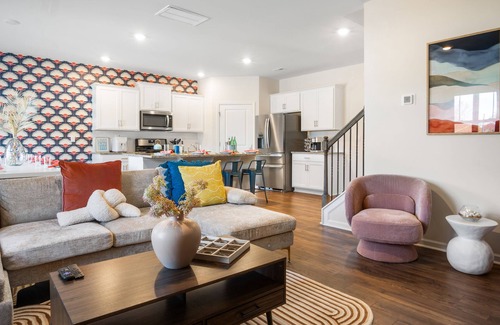Charlotte Casa | 6min to UNCC: Spacious 5bd with Games Backyard