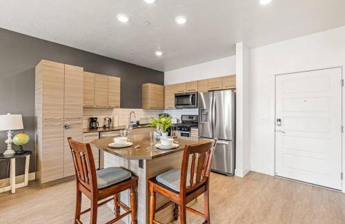 Downtown Salt Lake City Apartamento | 6th floor Luxury Apt - King Bed Pool Prkng Gym NEW