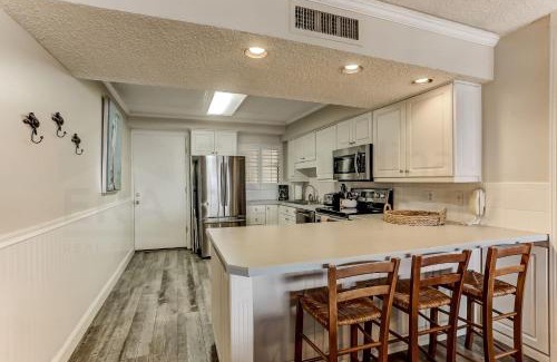 Fernandina Beach Casa | 6th Floor Oceanfront condo easy beach access via boardwalk & exclusive fishing pier