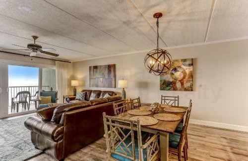 Fernandina Beach Casa | 6th Floor Oceanfront condo easy beach access via boardwalk & exclusive fishing pier