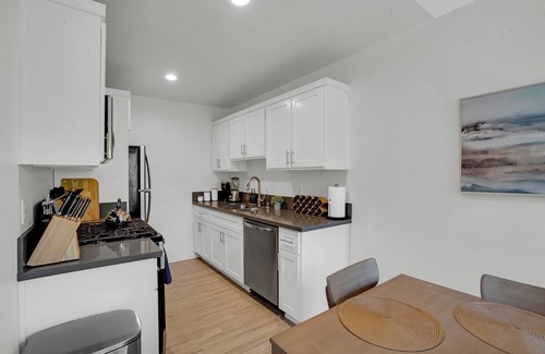 Eastside Apartamento | 6th Haven, Arcades, King Size Bed, Fun Games, 1 Mile to Beaches, AC Unit, Fits 6