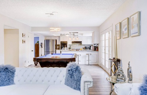 Paradise Villa | 6x3 LUX VILLA w/ Heated Pool+Spa + Outdoor Kitchen + Outdoor Bar + Pond+++