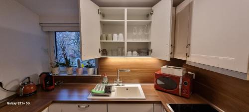 Region Hannover District Apartamento | 7-24 Self-Check-In - 120qm - 5 rooms - 2 bathrooms - kitchen - free parking - Yihapartment