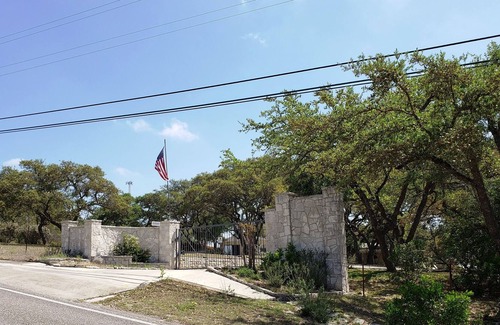 Spring Branch Cabaña | 7 Acres private, fenced, gated, Hill Country property near City and recreation