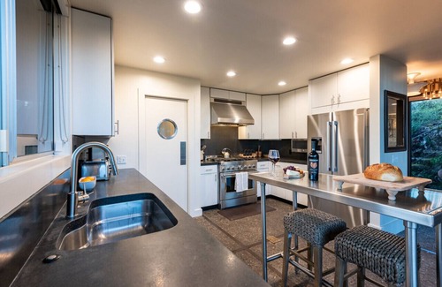 Sonoma Casa | 7 BD - 2 homes - Pool, Spa, Minutes to Plaza