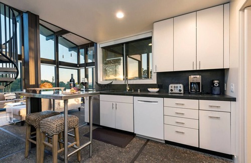 Sonoma Casa | 7 BD - 2 homes - Pool, Spa, Minutes to Plaza