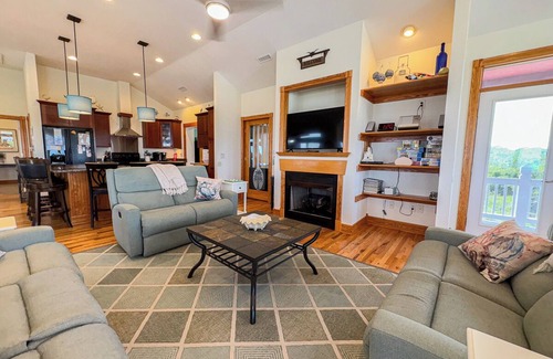 Southern Shores Casa | 7 Bed, 6.1 Bath dog friendly w/pool, hot tub, game room and elevator!