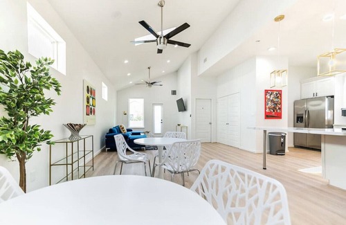 Washington Ave./ Memorial Park Casa | HTOWN Lodge 7 BEDROOMS/7 BATHS in the Heart of Houston