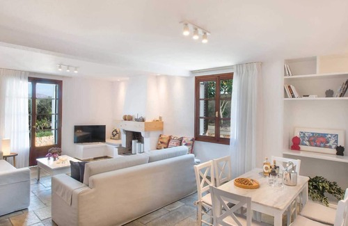 Kounoupidiana Villa | 7 bed, private pool, walk to beach, huge grounds.