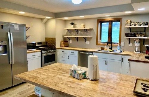 Decorah Cabina | Canoe Creek Lodge- 10 miles from Decorah