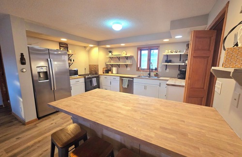 Decorah Cabina | Canoe Creek Lodge- 10 miles from Decorah