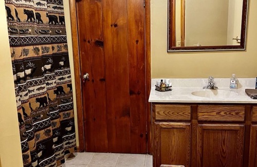 Decorah Cabina | Canoe Creek Lodge- 10 miles from Decorah