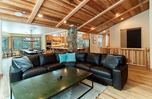 South Lake Tahoe Casa | 7 habitaciones / 6. 5 baños Heavenly Estate Next To Lodge, disco abril / mayo